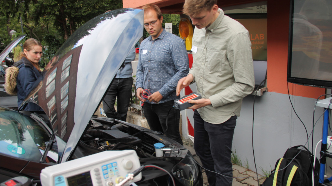 Car Repair 4.0 tests measurement and data transfer